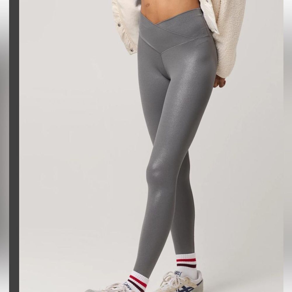 Offline High-Rise Shimmery Gray Leggings NWOT